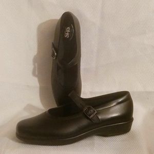 New SAS Maria Black flats